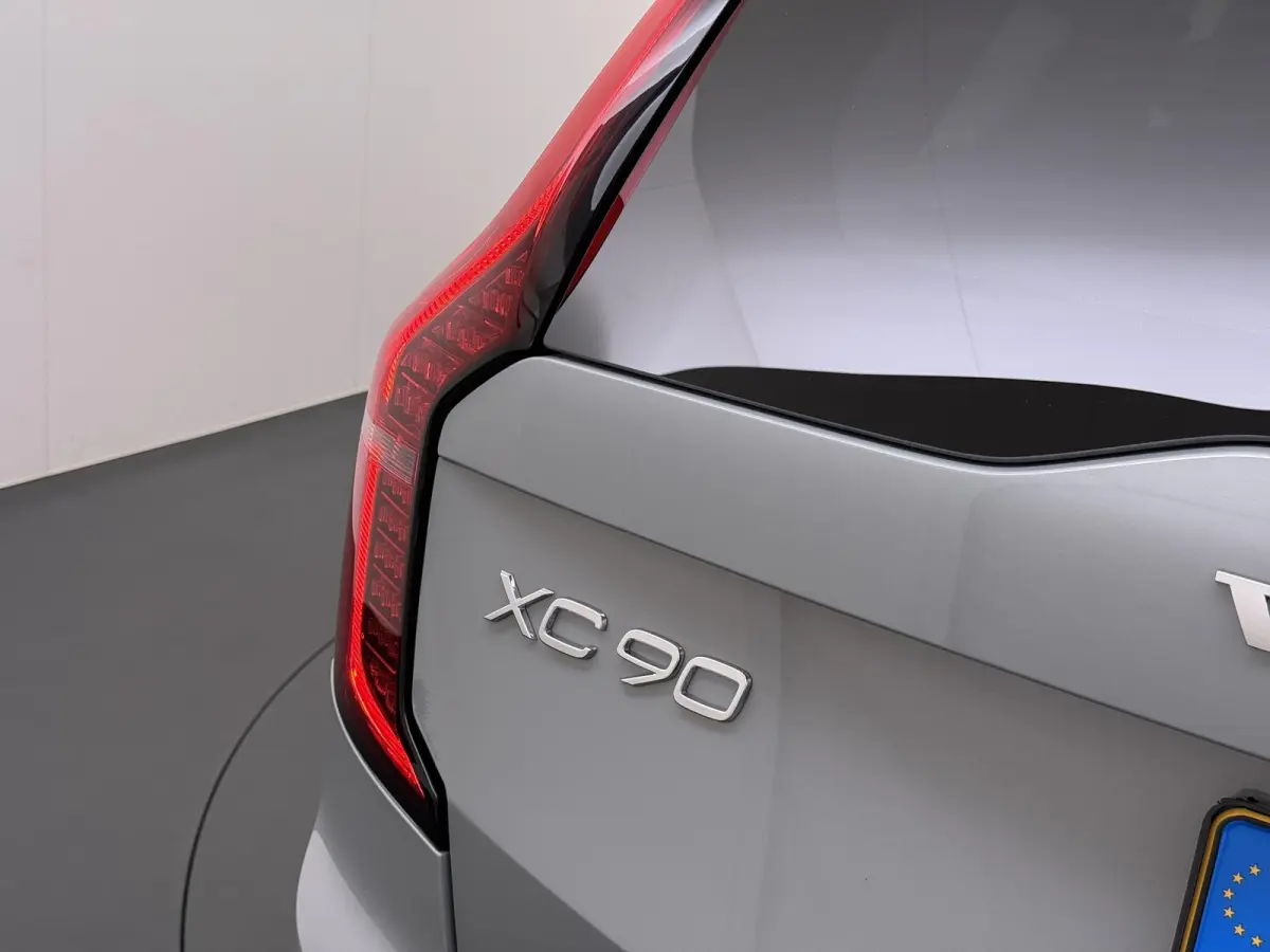 2.0 T8 Plug-in hybrid AWD Plus Dark VAN:69.900,- VOOR:67.877,- UW HERFSTVOORDEEL:2.023,- ACC | APPLE CARP. | 7. PERSOONS | PANNO. DAK | 360˚ CAMERA |