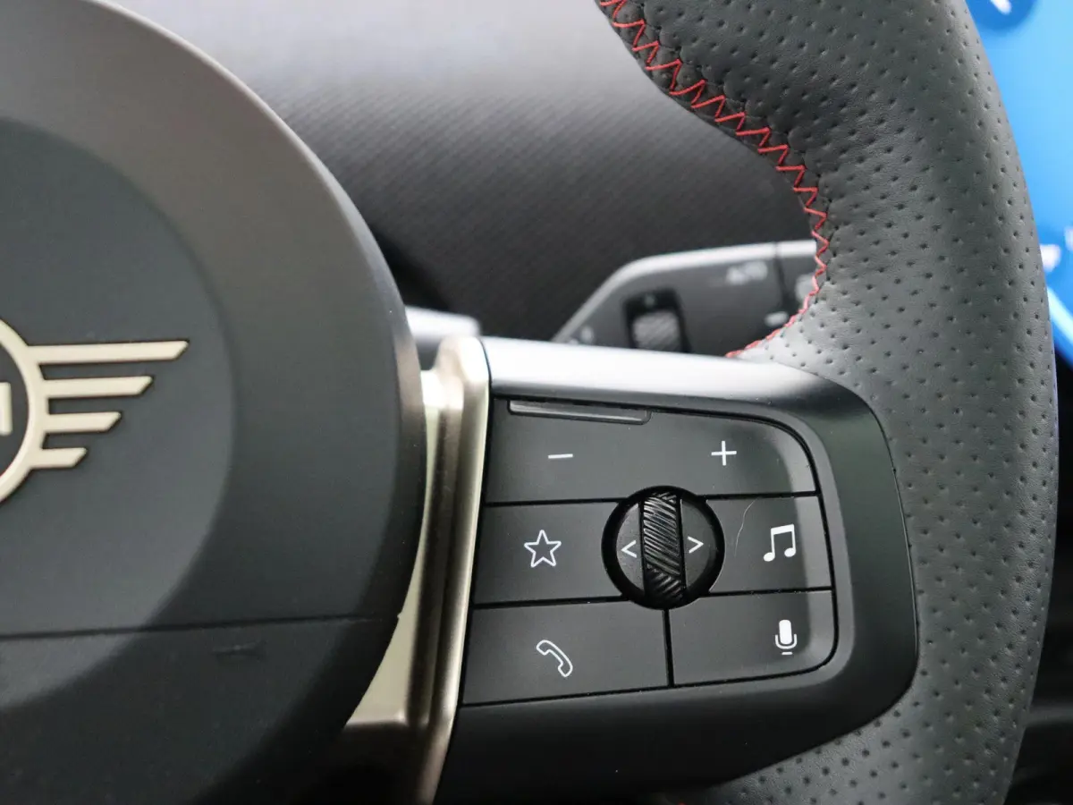 3 deurs SE John Cooper Works + Pakket XL + Stuurwielrand Verwarmd + Panoramadak + Driving Assistant Plus + Harman Kardon + 18''