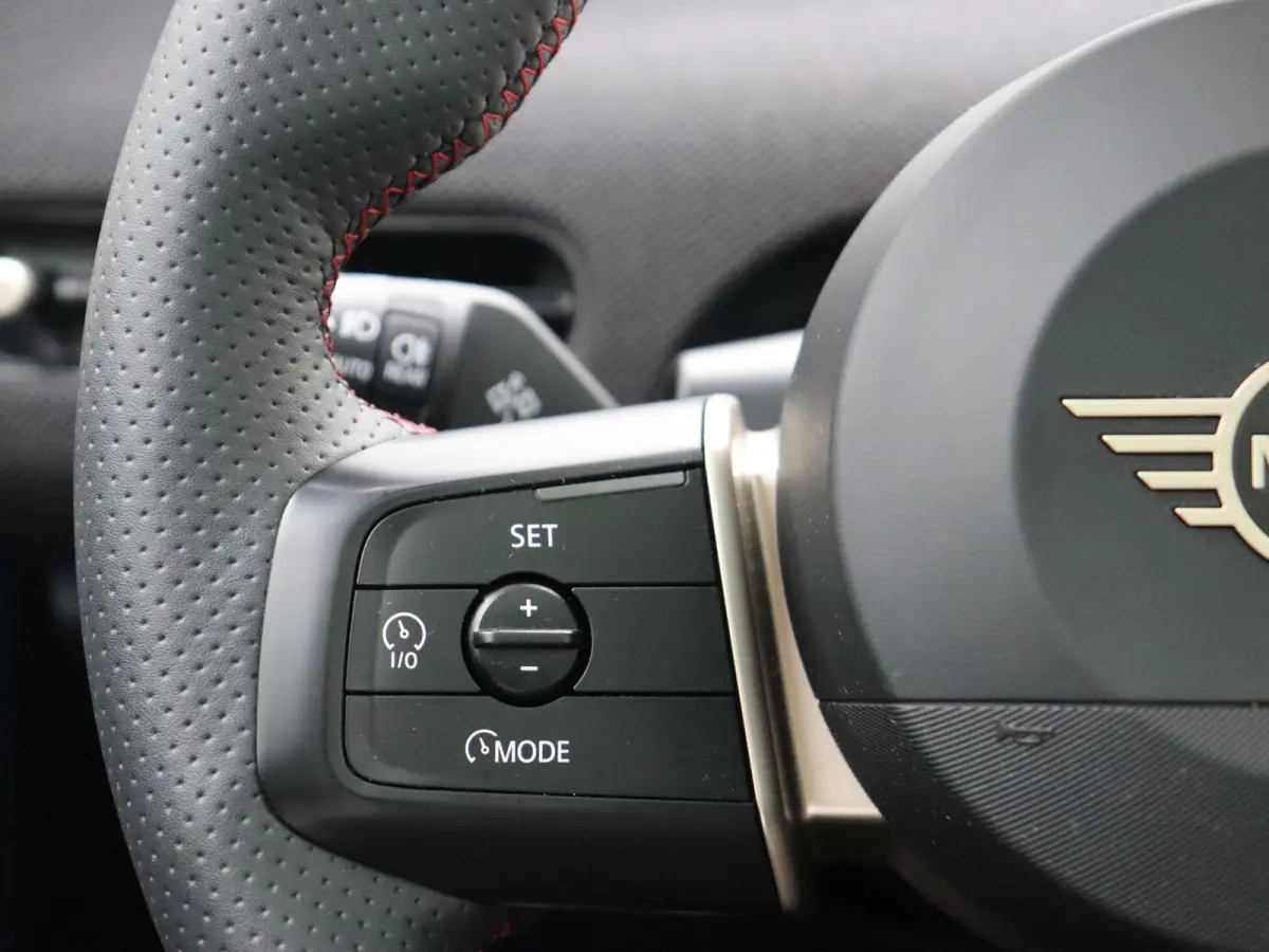 3 deurs SE John Cooper Works + Pakket XL + Stuurwielrand Verwarmd + Panoramadak + Driving Assistant Plus + Harman Kardon + 18''