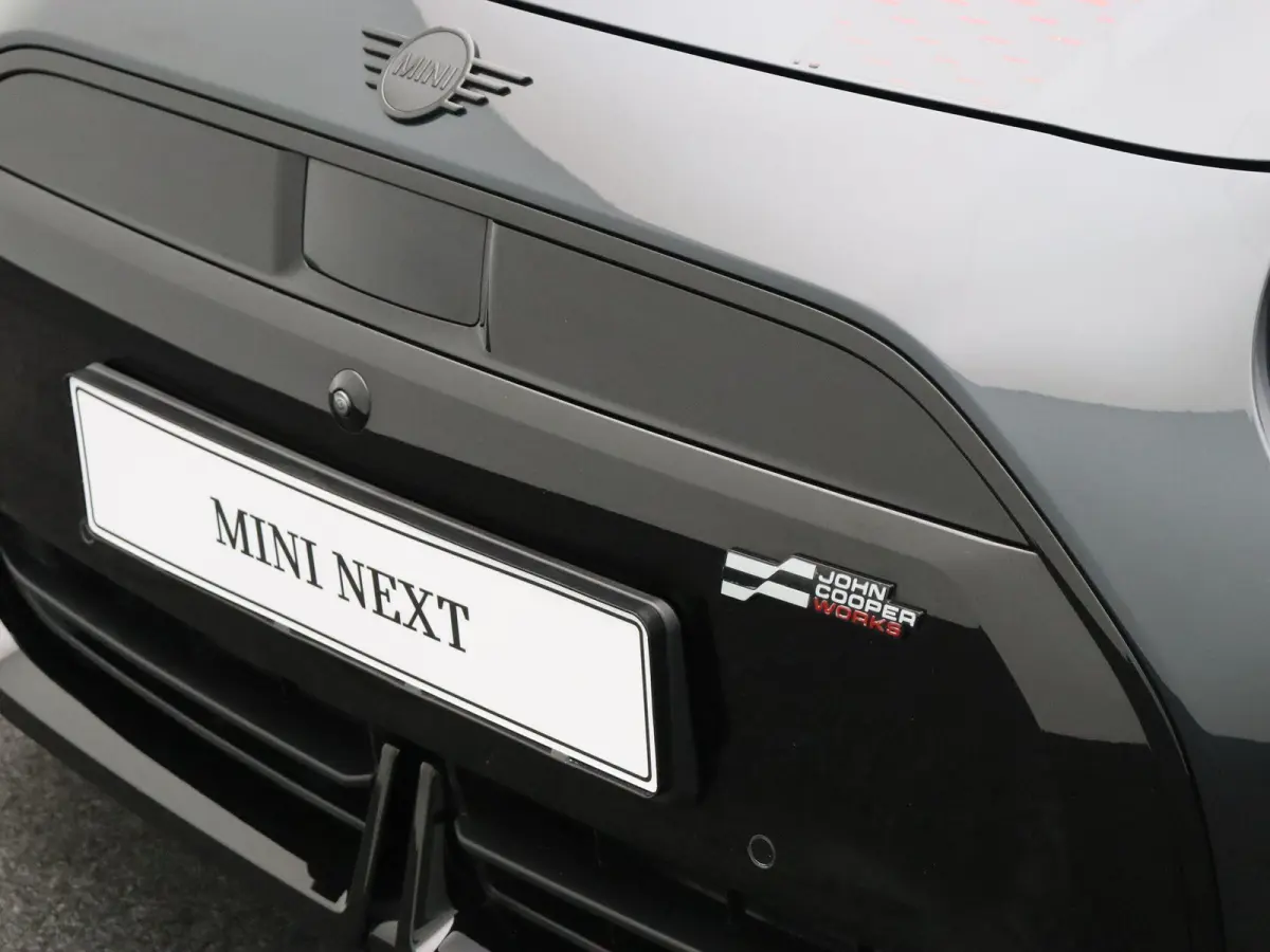 3 deurs SE John Cooper Works + Pakket XL + Stuurwielrand Verwarmd + Panoramadak + Driving Assistant Plus + Harman Kardon + 18''