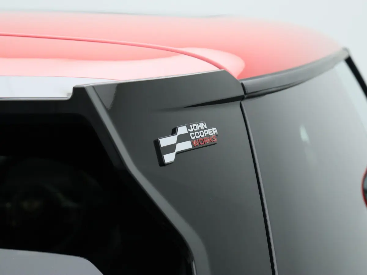 3 deurs SE John Cooper Works + Pakket XL + Stuurwielrand Verwarmd + Panoramadak + Driving Assistant Plus + Harman Kardon + 18''