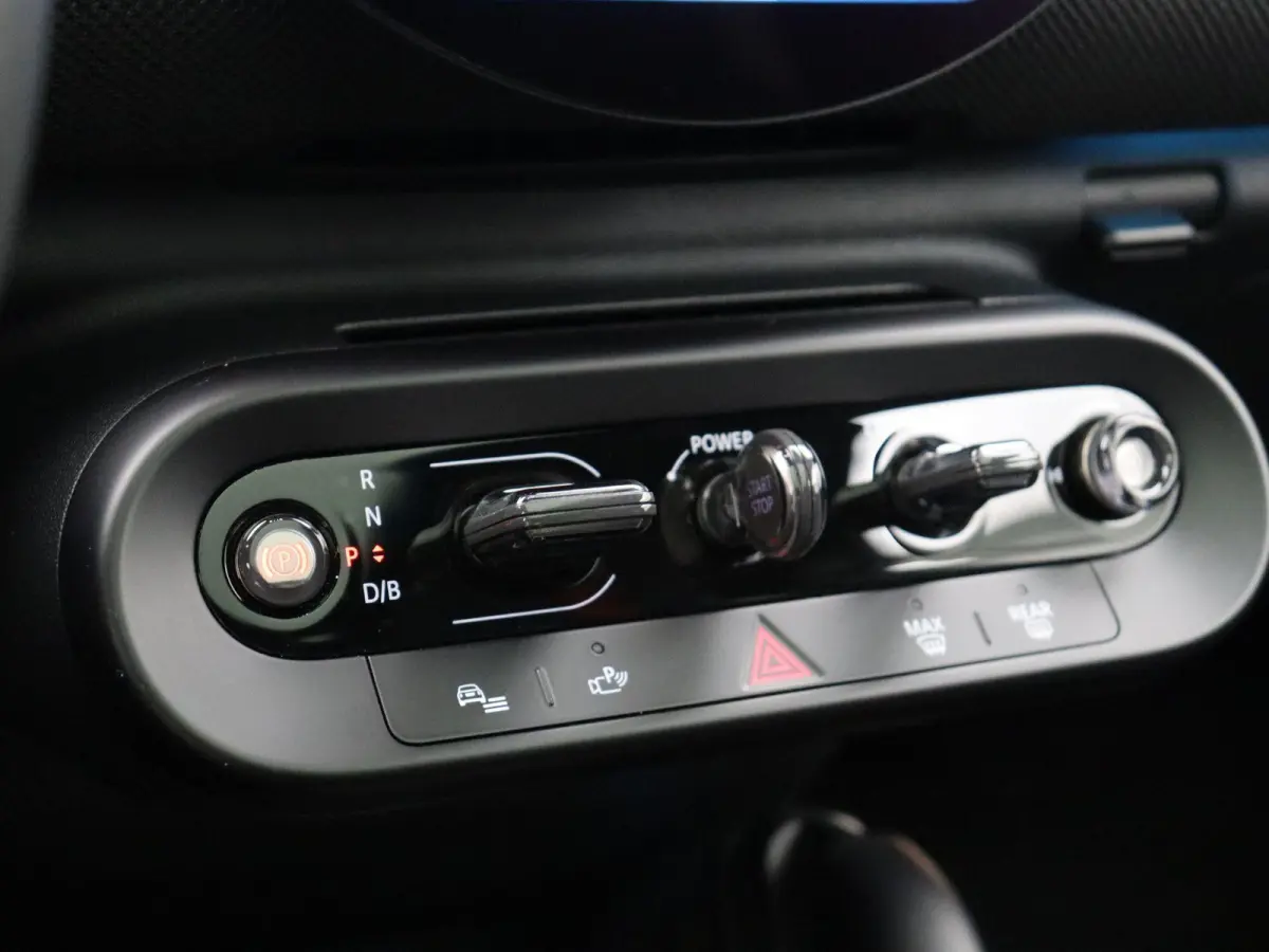 3 deurs SE John Cooper Works + Pakket XL + Stuurwielrand Verwarmd + Panoramadak + Driving Assistant Plus + Harman Kardon + 18''