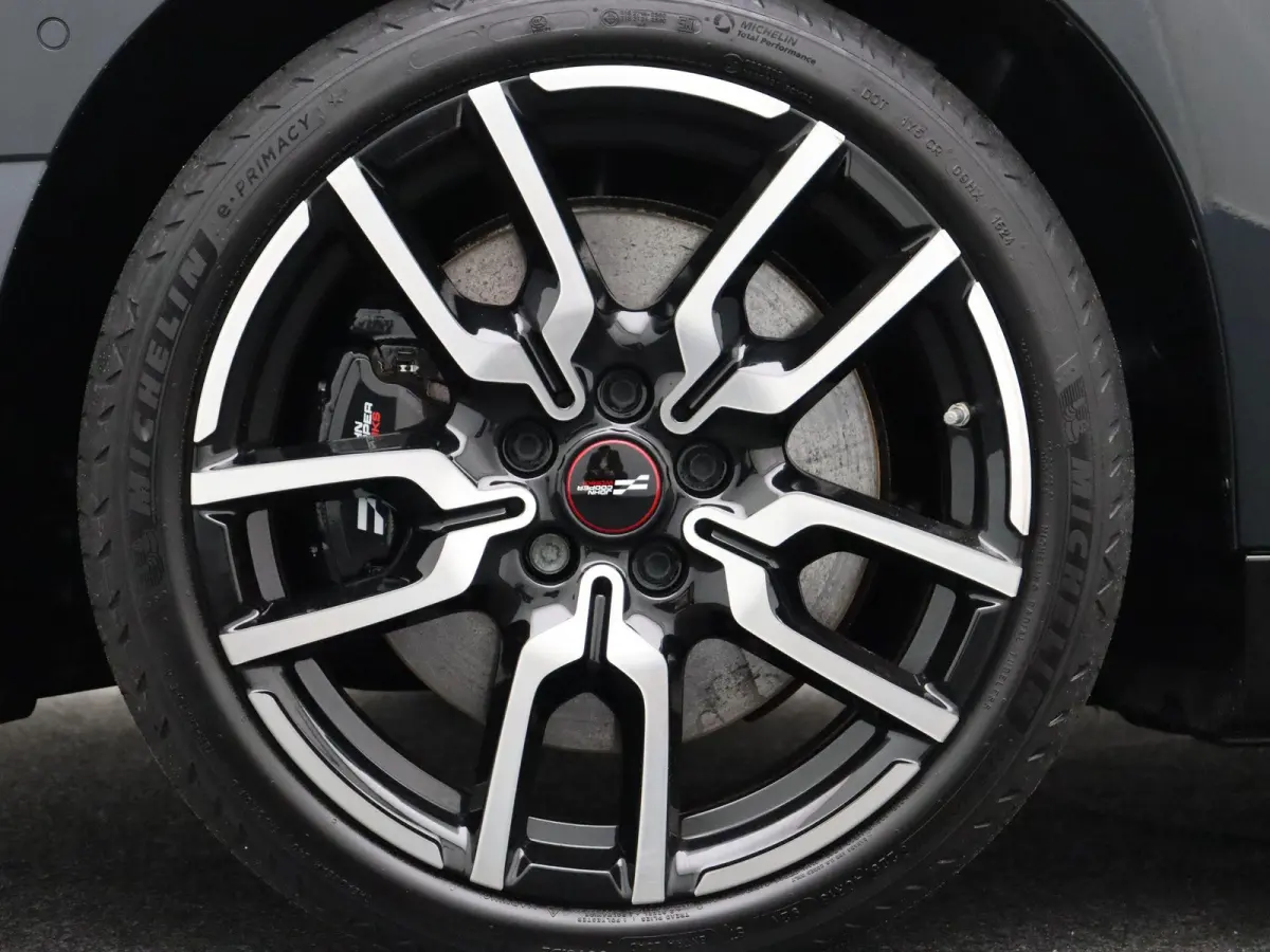 3 deurs SE John Cooper Works + Pakket XL + Stuurwielrand Verwarmd + Panoramadak + Driving Assistant Plus + Harman Kardon + 18''