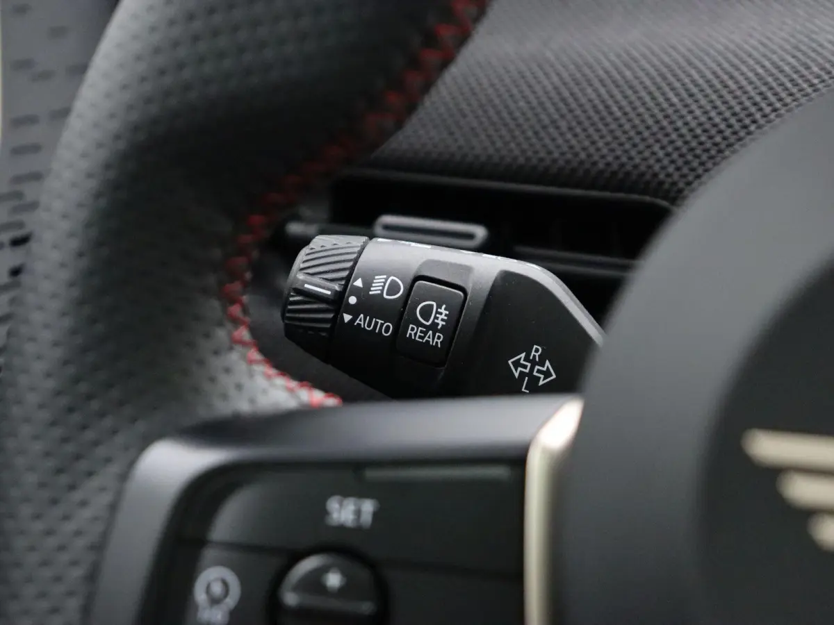 3 deurs SE John Cooper Works + Pakket XL + Stuurwielrand Verwarmd + Panoramadak + Driving Assistant Plus + Harman Kardon + 18''