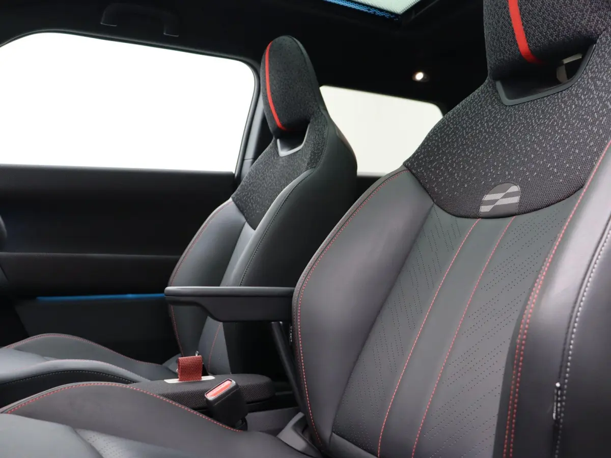 3 deurs SE John Cooper Works + Pakket XL + Stuurwielrand Verwarmd + Panoramadak + Driving Assistant Plus + Harman Kardon + 18''