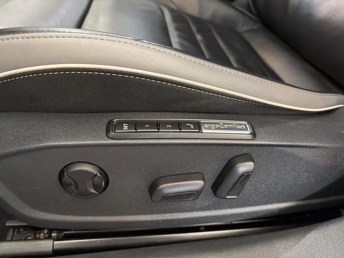 eHybrid 218PK DSG ELEGANCE BUSINESS LEDER/VIRTUAL/CAMERA
