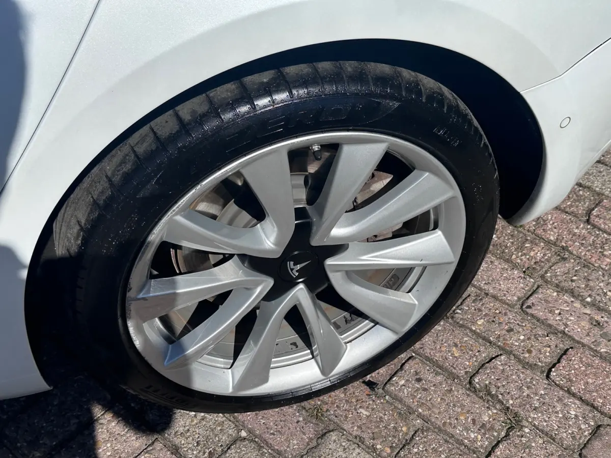 Standard RWD Plus 60 kWh DEALER OND 1 EIGENAAR