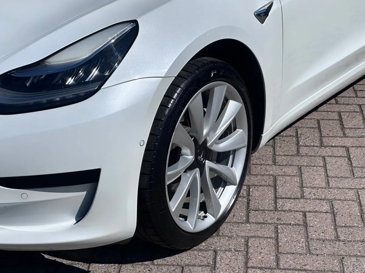 Standard RWD Plus 60 kWh DEALER OND 1 EIGENAAR