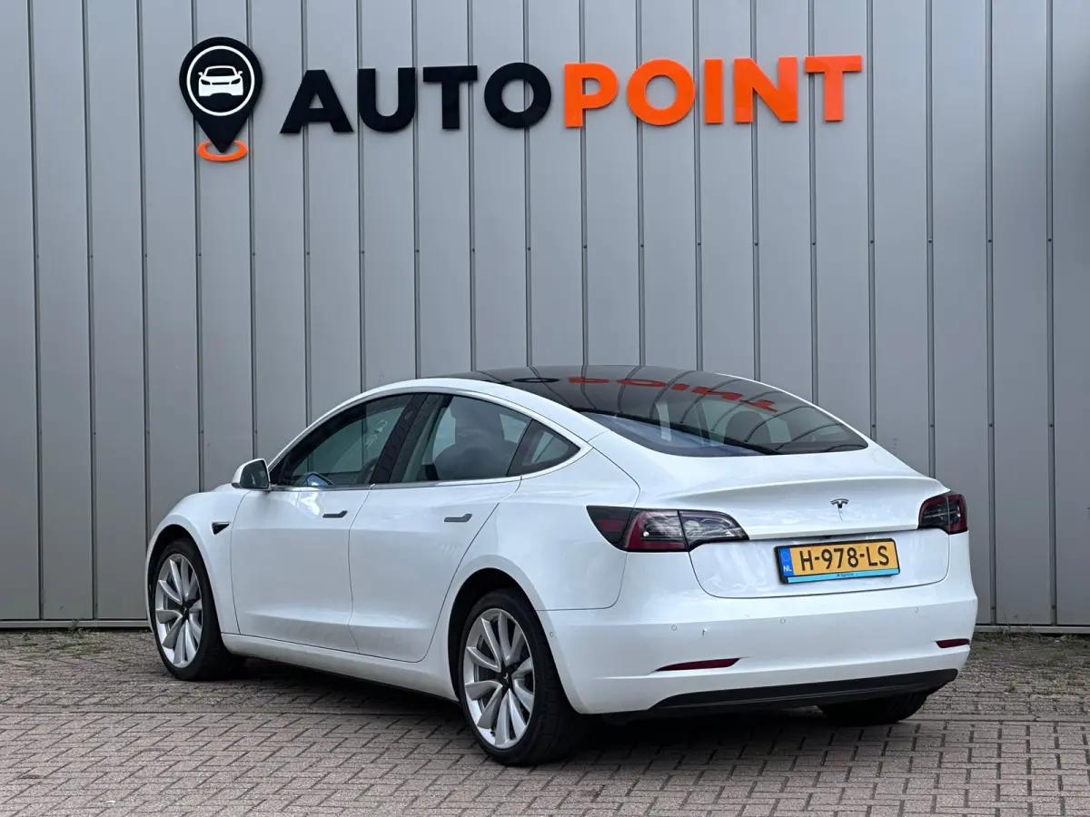 Standard RWD Plus 60 kWh DEALER OND 1 EIGENAAR