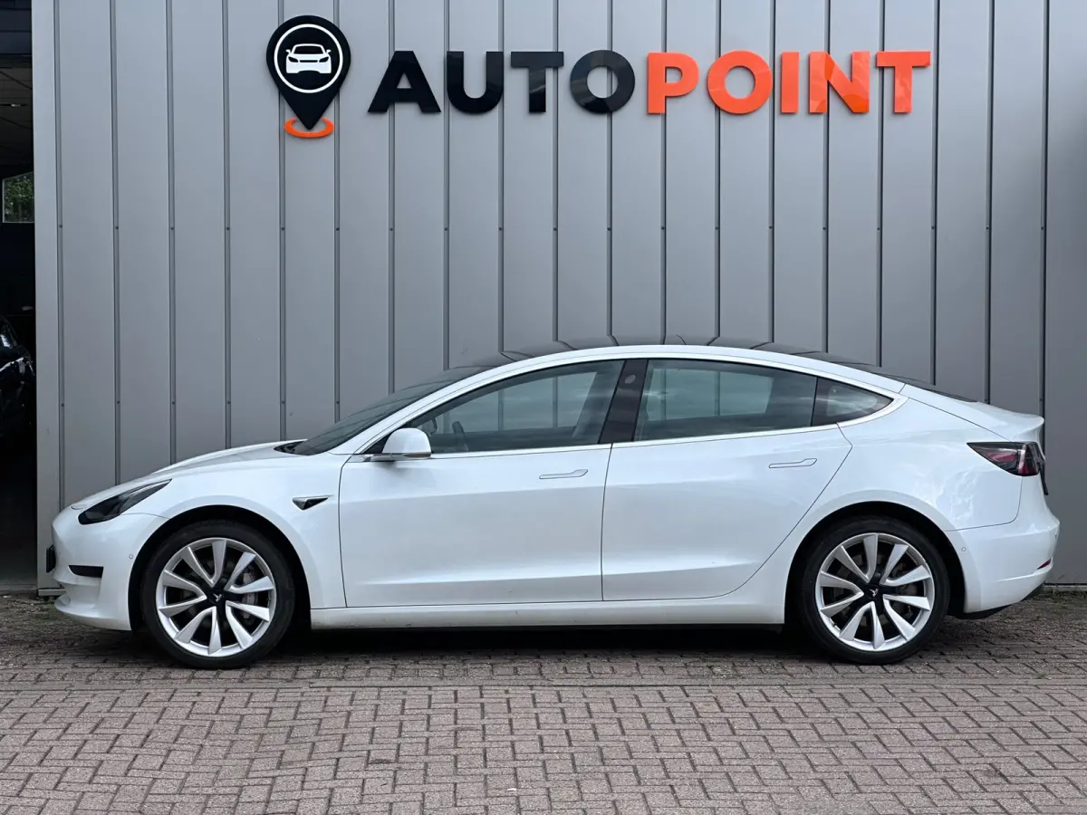 Standard RWD Plus 60 kWh DEALER OND 1 EIGENAAR