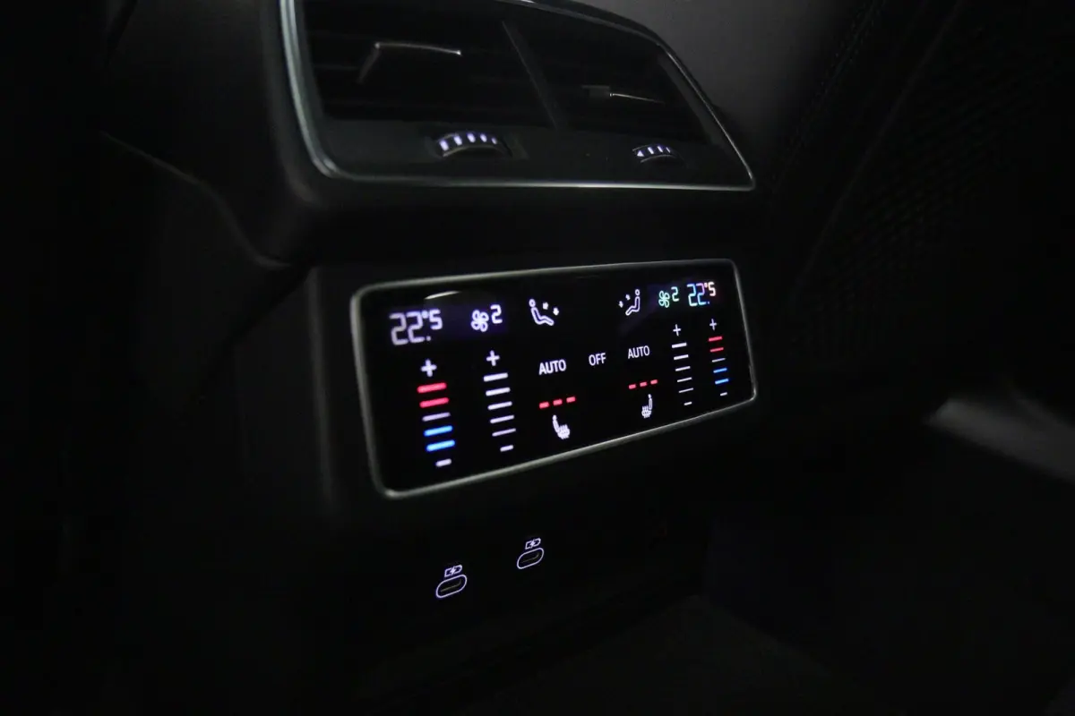 RS TFSI quattro Dynamic+ /CERAMIC/PANO/360/SOFTC/BOMVOL