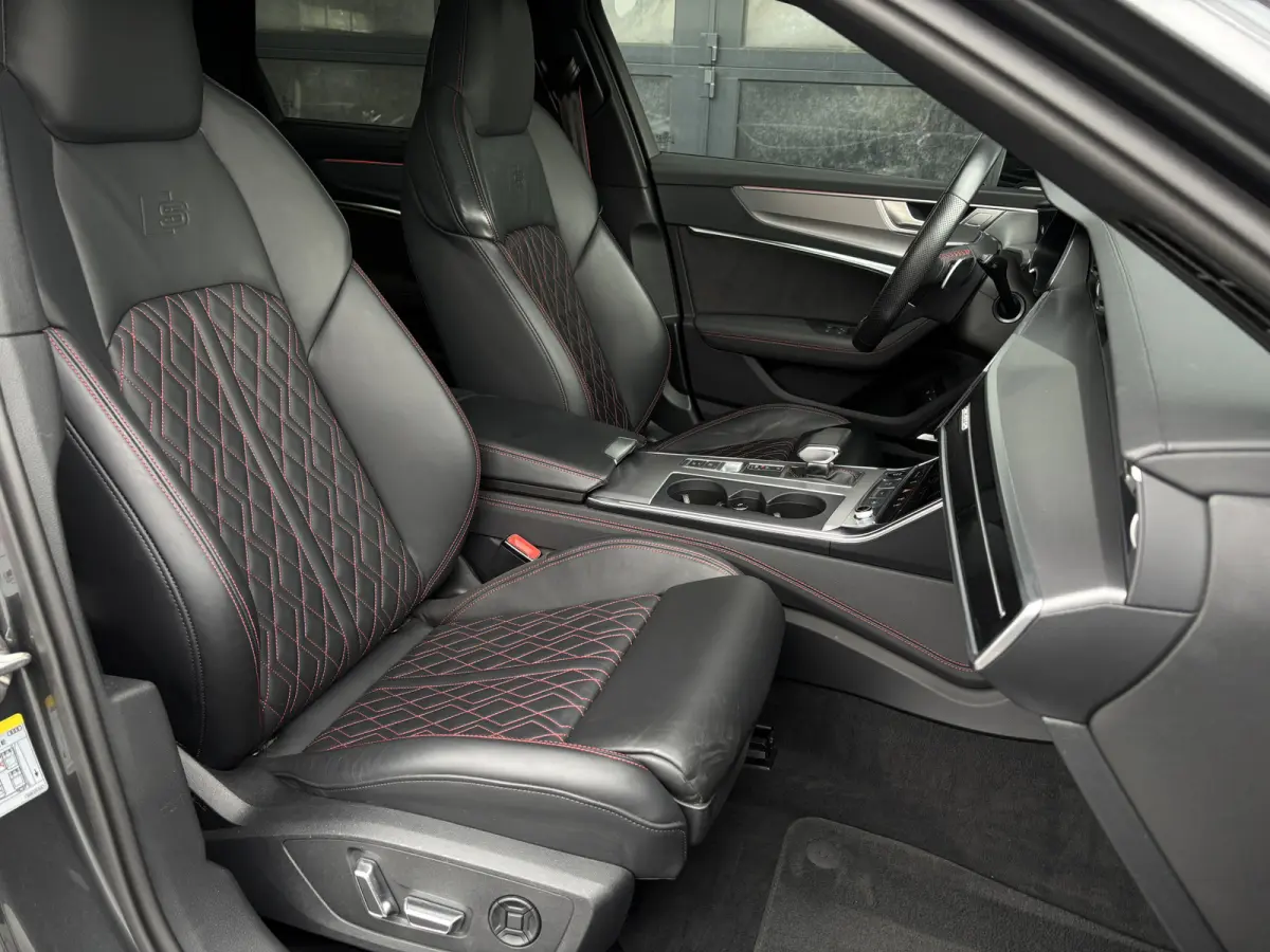 55 TFSIe quattro S-line Competition RS seats