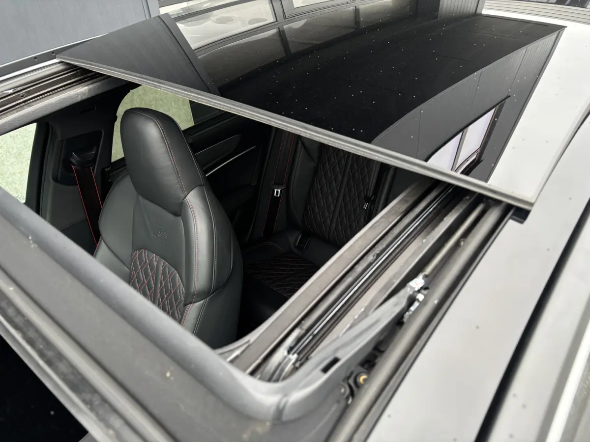 55 TFSIe quattro S-line Competition RS seats
