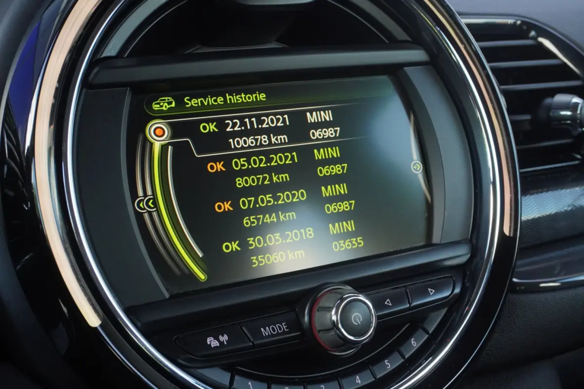 1.5 Cooper Business / Navigatie / 18"LMV / Airco / = TOP AANBIEDING !!