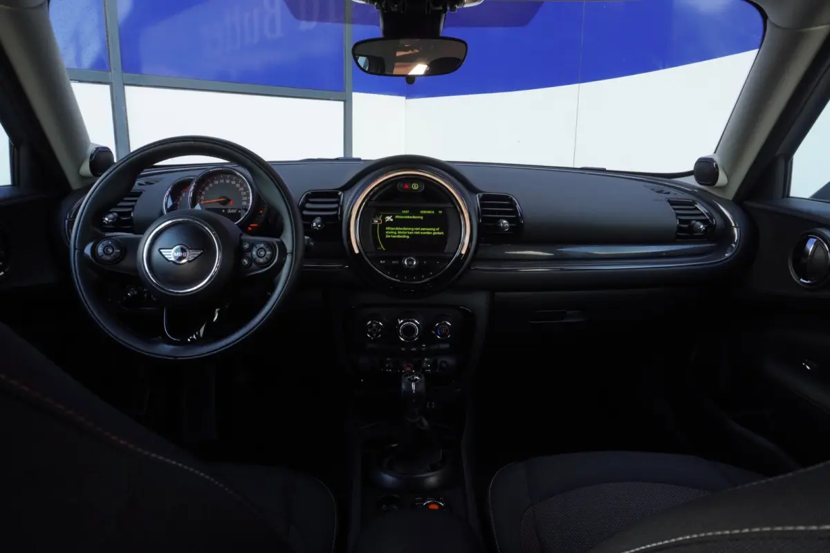1.5 Cooper Business / Navigatie / 18"LMV / Airco / = TOP AANBIEDING !!
