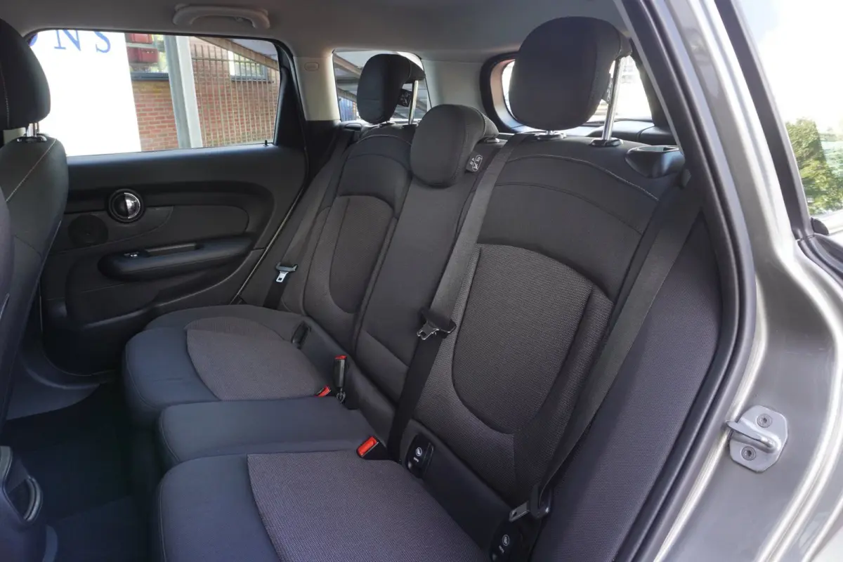 1.5 Cooper Business / Navigatie / 18"LMV / Airco / = TOP AANBIEDING !!