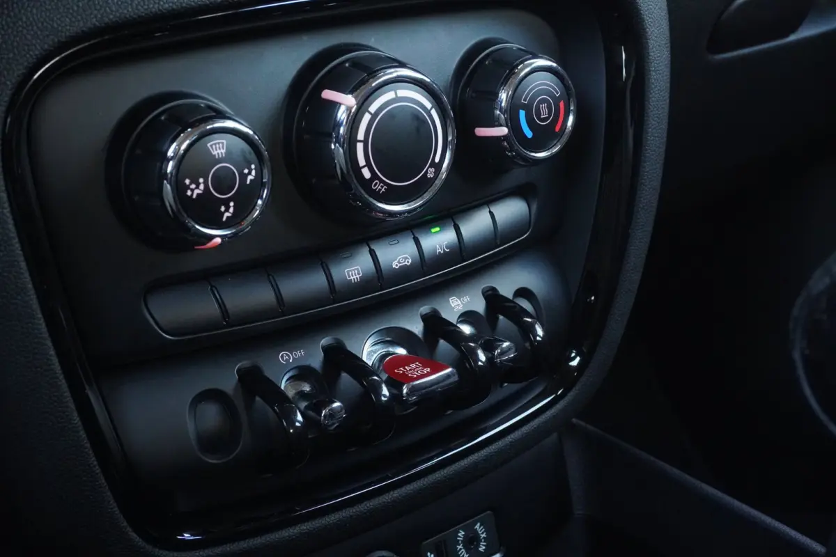 1.5 Cooper Business / Navigatie / 18"LMV / Airco / = TOP AANBIEDING !!