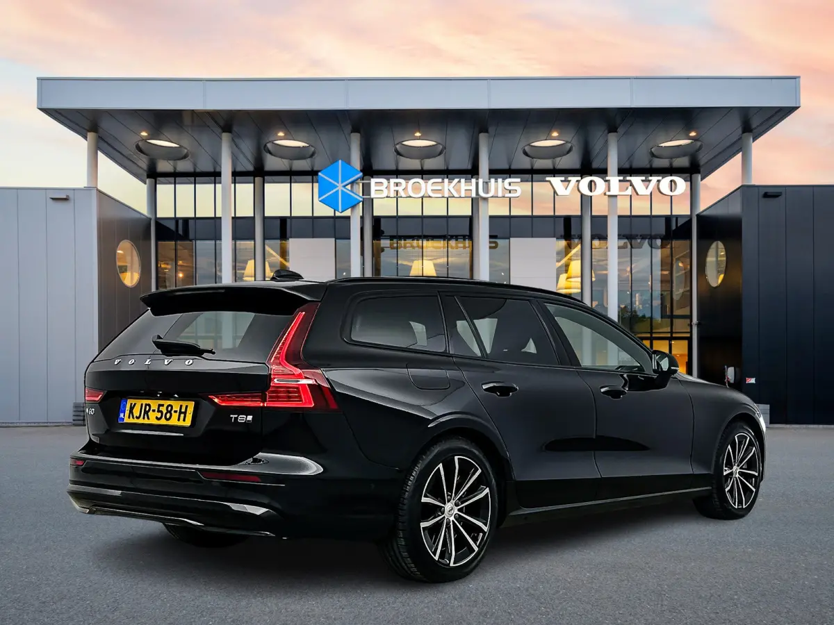 T8 Recharge Plus Dark | 18" Allseason | Trekhaak | Panoramadak | Head-Up | 360 Camera | Elektr. verst. Sportstoelen | Getint Glas