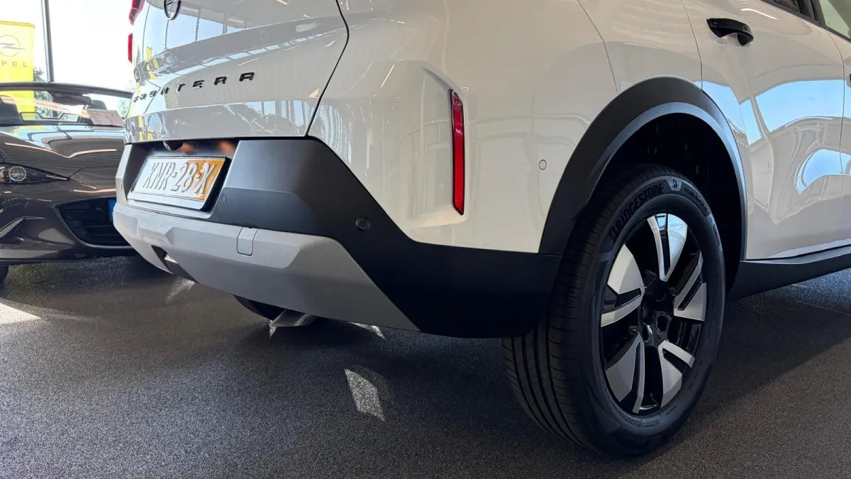 GS | 17" Lichtmetalen velgen in Zwart met 215/60 R17 banden | Dode hoek waarschuwing | LED achterlichten