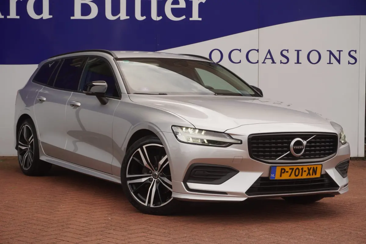 2.0 B3 Momentum Advantage Sport Pack / Volleder / Camera / 1EIG / StoelStuur-verw. / 19"Lmv = DEALER ONDERHOUDEN!!