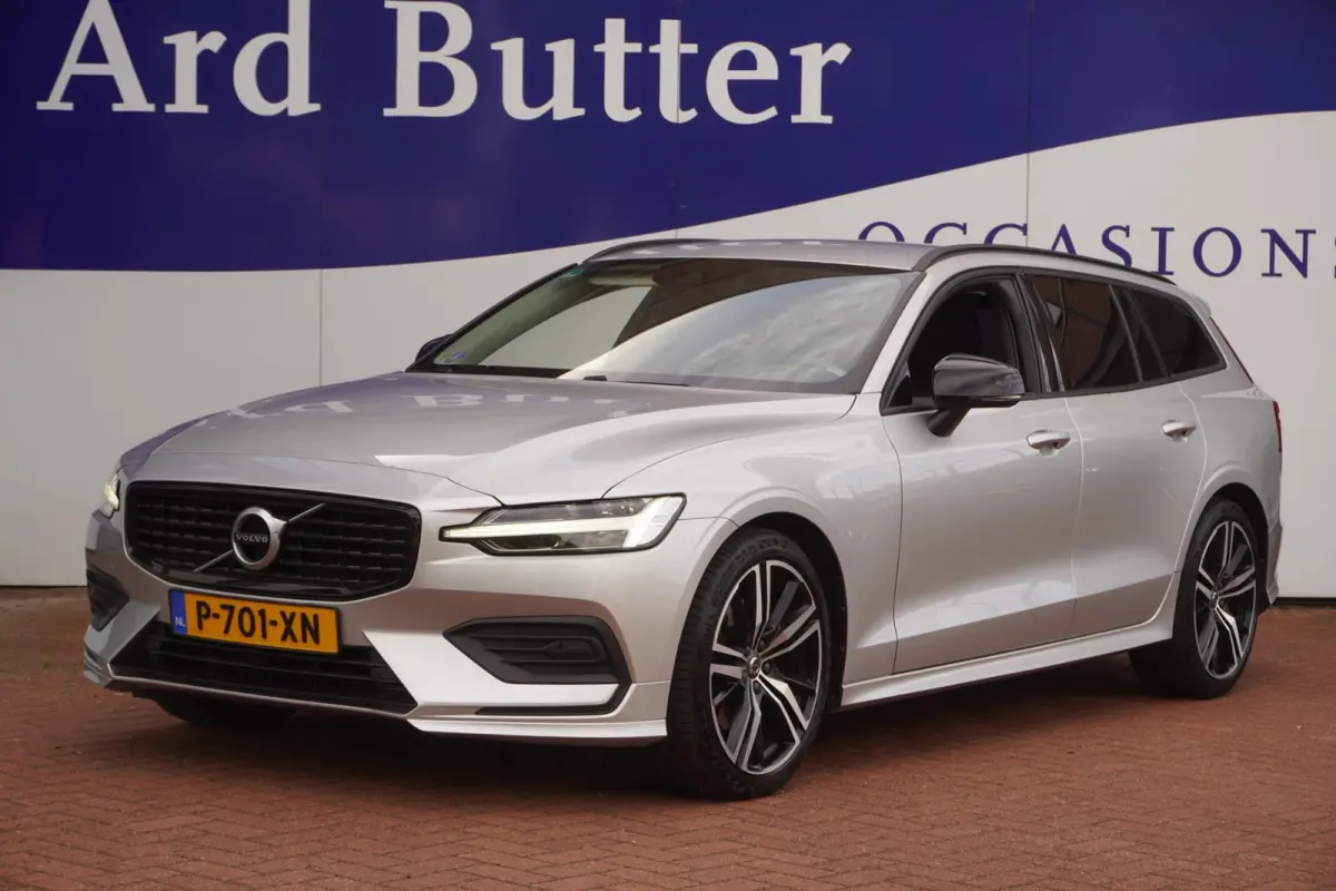 2.0 B3 Momentum Advantage Sport Pack / Volleder / Camera / 1EIG / StoelStuur-verw. / 19"Lmv = DEALER ONDERHOUDEN!!