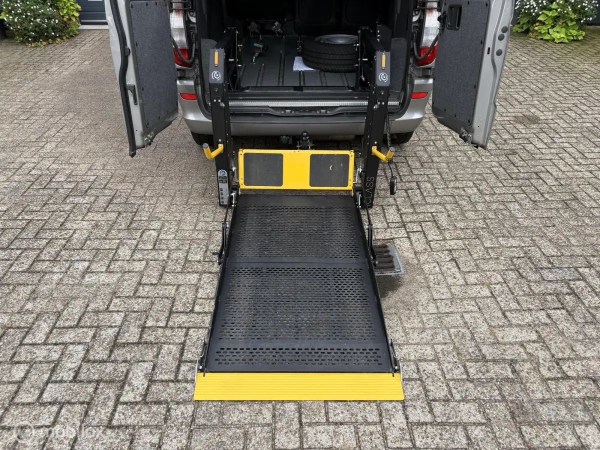 Bestel 122 CDI 320 Luxe Rolstoelbus