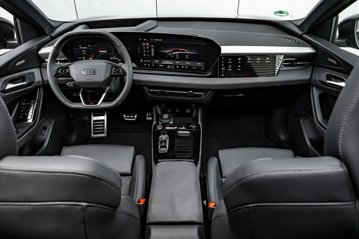S edition Performance 100 kWh 388PK | Luchtvering | Panoramadak | Head-up display | Bang & Olufsen incl. hoofdsteun