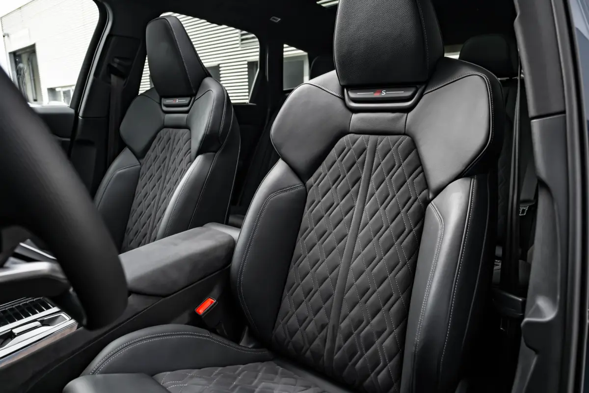 S edition Performance 100 kWh 388PK | Luchtvering | Panoramadak | Head-up display | Bang & Olufsen incl. hoofdsteun
