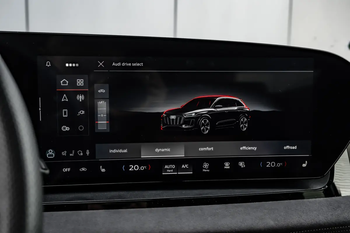 S edition Performance 100 kWh 388PK | Luchtvering | Panoramadak | Head-up display | Bang & Olufsen incl. hoofdsteun