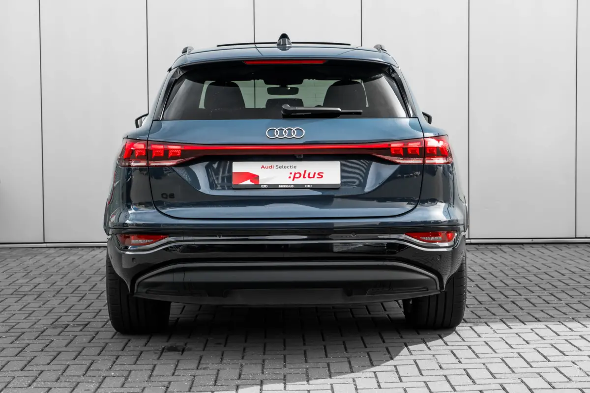 S edition Performance 100 kWh 388PK | Luchtvering | Panoramadak | Head-up display | Bang & Olufsen incl. hoofdsteun