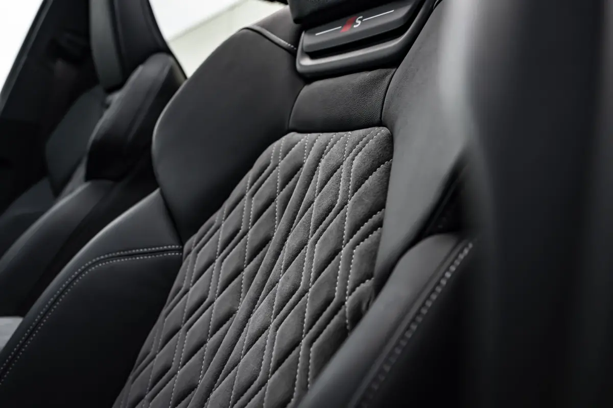 S edition Performance 100 kWh 388PK | Luchtvering | Panoramadak | Head-up display | Bang & Olufsen incl. hoofdsteun