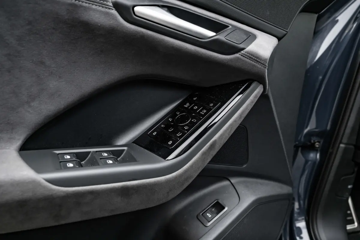 S edition Performance 100 kWh 388PK | Luchtvering | Panoramadak | Head-up display | Bang & Olufsen incl. hoofdsteun