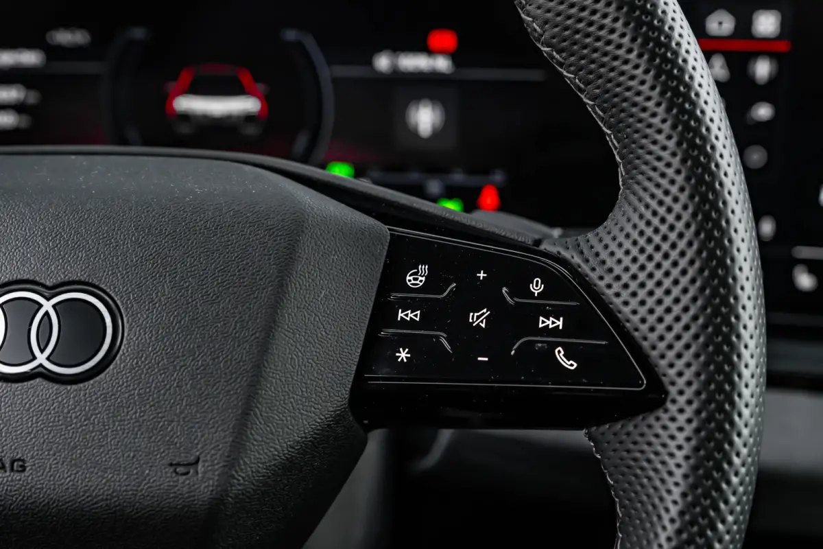 S edition Performance 100 kWh 388PK | Luchtvering | Panoramadak | Head-up display | Bang & Olufsen incl. hoofdsteun