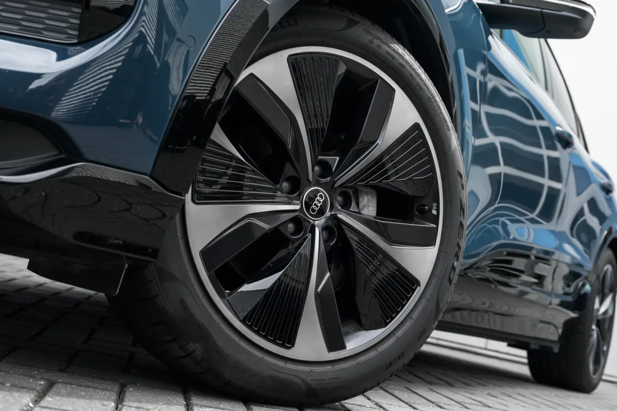 S edition Performance 100 kWh 388PK | Luchtvering | Panoramadak | Head-up display | Bang & Olufsen incl. hoofdsteun