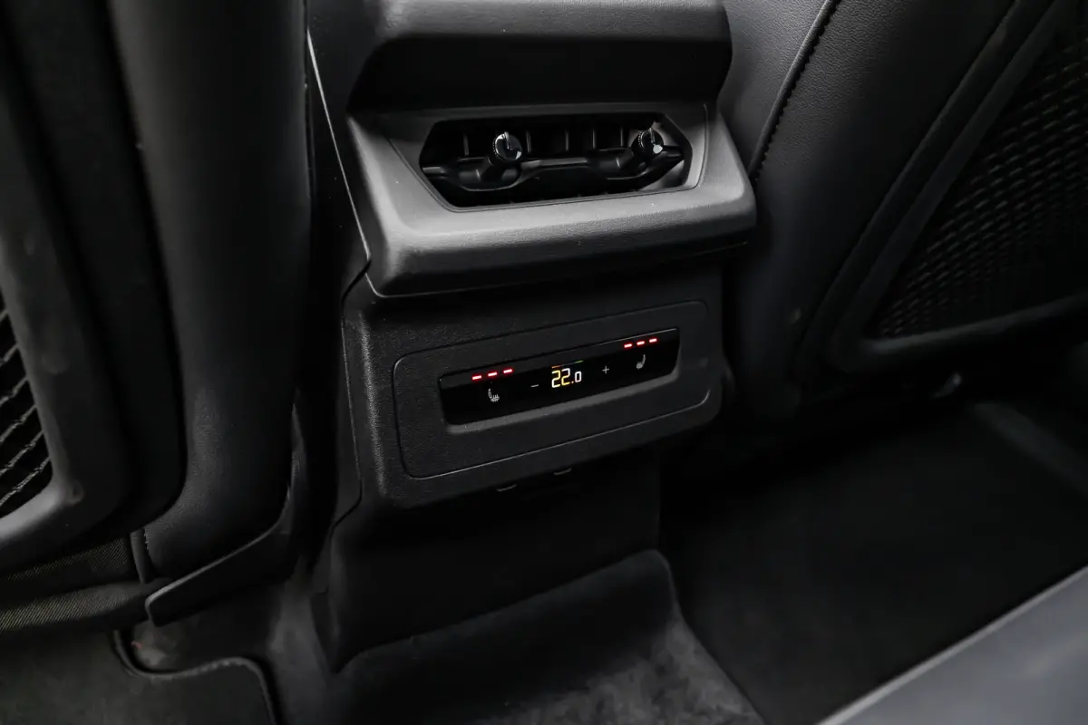 S edition Performance 100 kWh 388PK | Luchtvering | Panoramadak | Head-up display | Bang & Olufsen incl. hoofdsteun