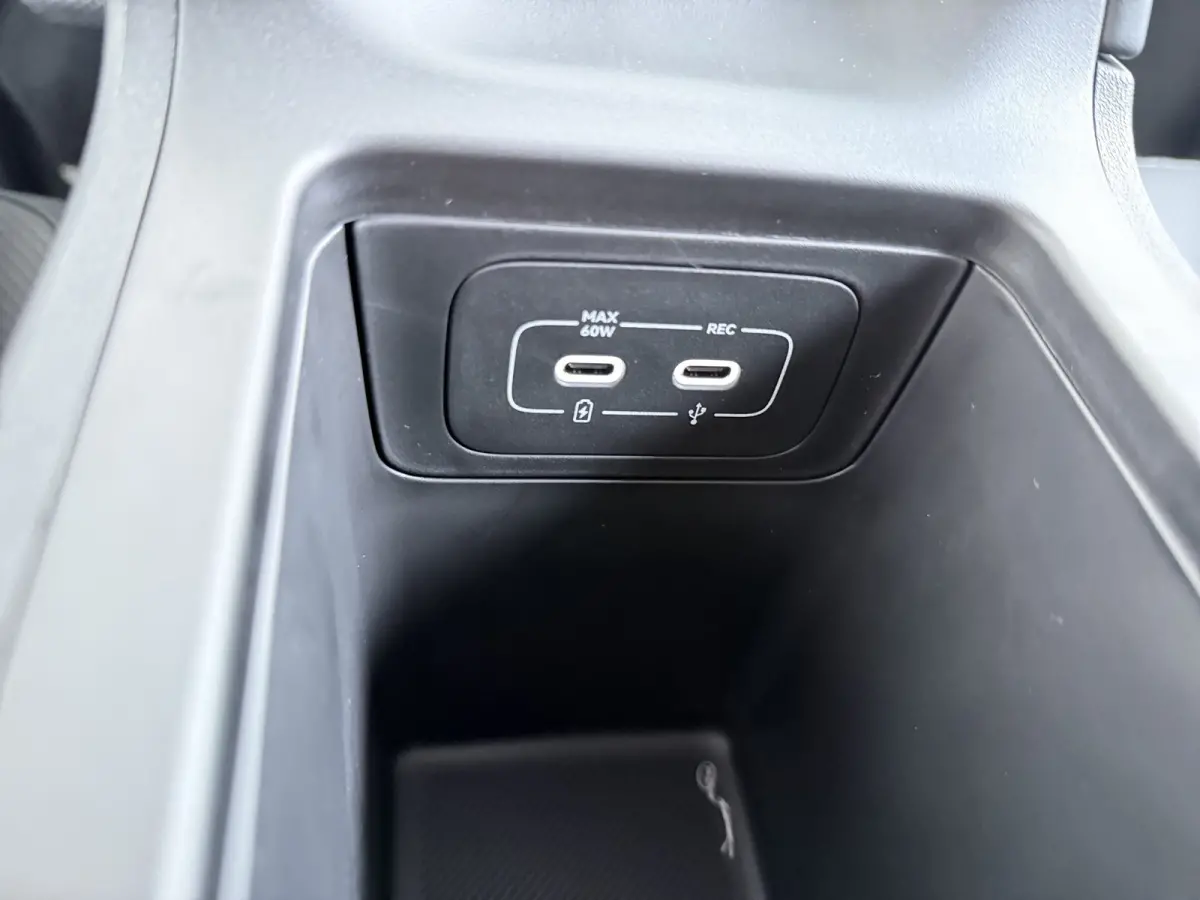 ProMax Design 53 kWh | Achterbank in delen neerklapbaar | Airco (automatisch) | Apple Carplay/Android Auto|telefoonintegratie premium