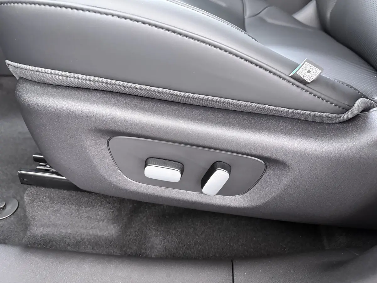 ProMax Design 53 kWh | Achterbank in delen neerklapbaar | Airco (automatisch) | Apple Carplay/Android Auto|telefoonintegratie premium