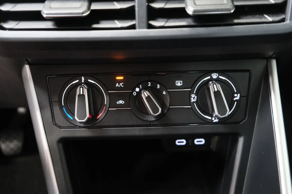 1.0 TSI Life - N.A.P. Airco, Cruise, PDC, Virtueel display, Carplay.