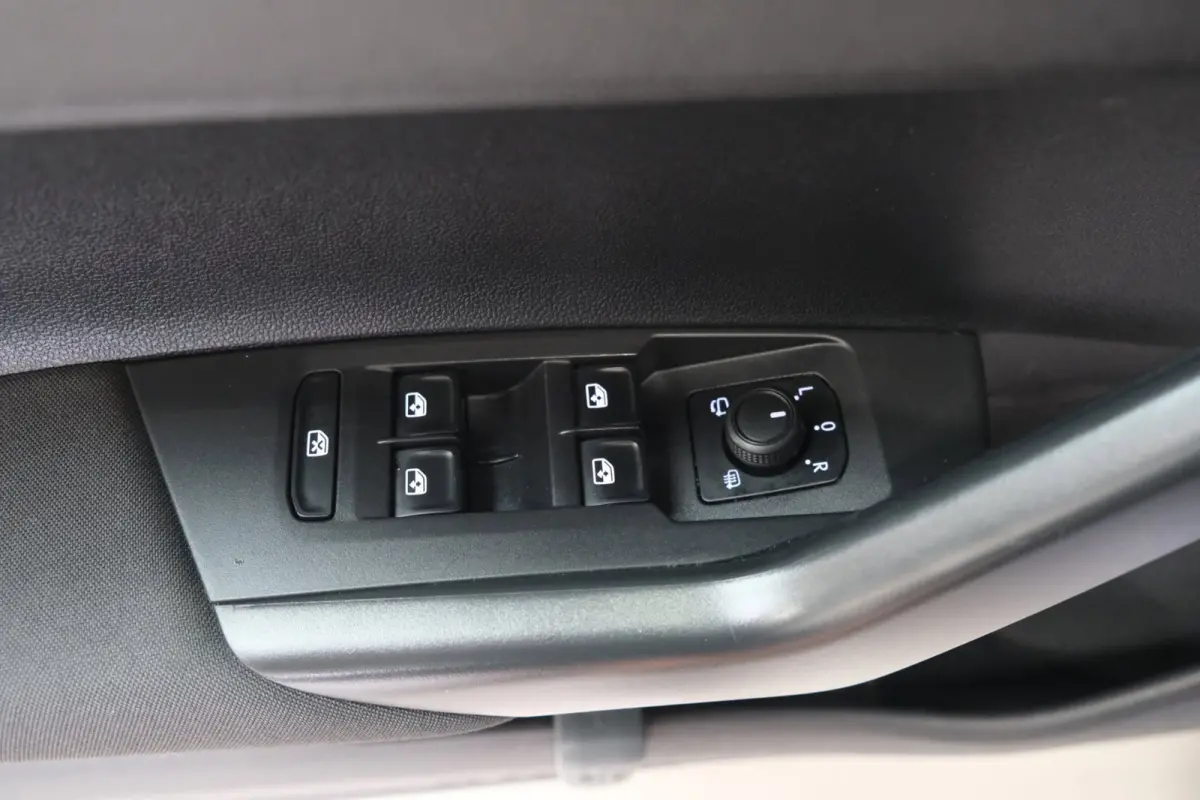 1.0 TSI Life - N.A.P. Airco, Cruise, PDC, Virtueel display, Carplay.