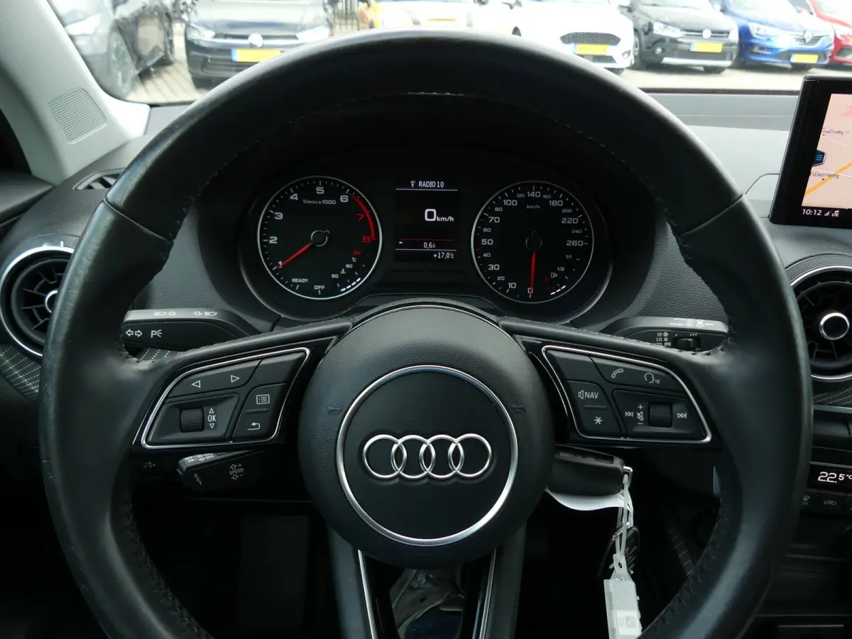 1.0 TFSI Sport Limited / 18"inch / 2xPdc / Led / Trekhaak