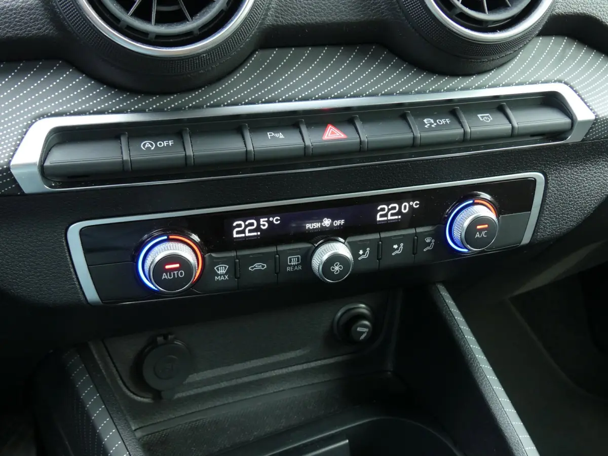 1.0 TFSI Sport Limited / 18"inch / 2xPdc / Led / Trekhaak