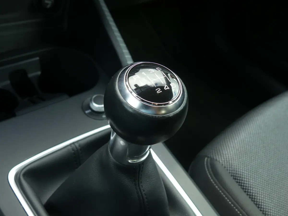 1.0 TFSI Sport Limited / 18"inch / 2xPdc / Led / Trekhaak