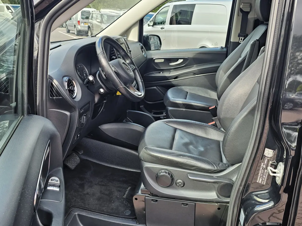 119 CDI Lang DC Sport | Automaat | LED | 2x schuifdeur | Trekhaak | Leder | Stoelverwarming | Navi | ACC | Achterdeuren |