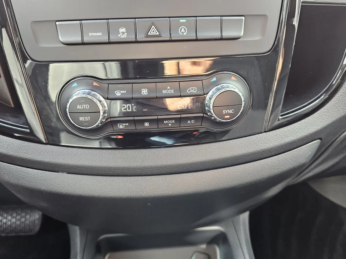 119 CDI Lang DC Sport | Automaat | LED | 2x schuifdeur | Trekhaak | Leder | Stoelverwarming | Navi | ACC | Achterdeuren |