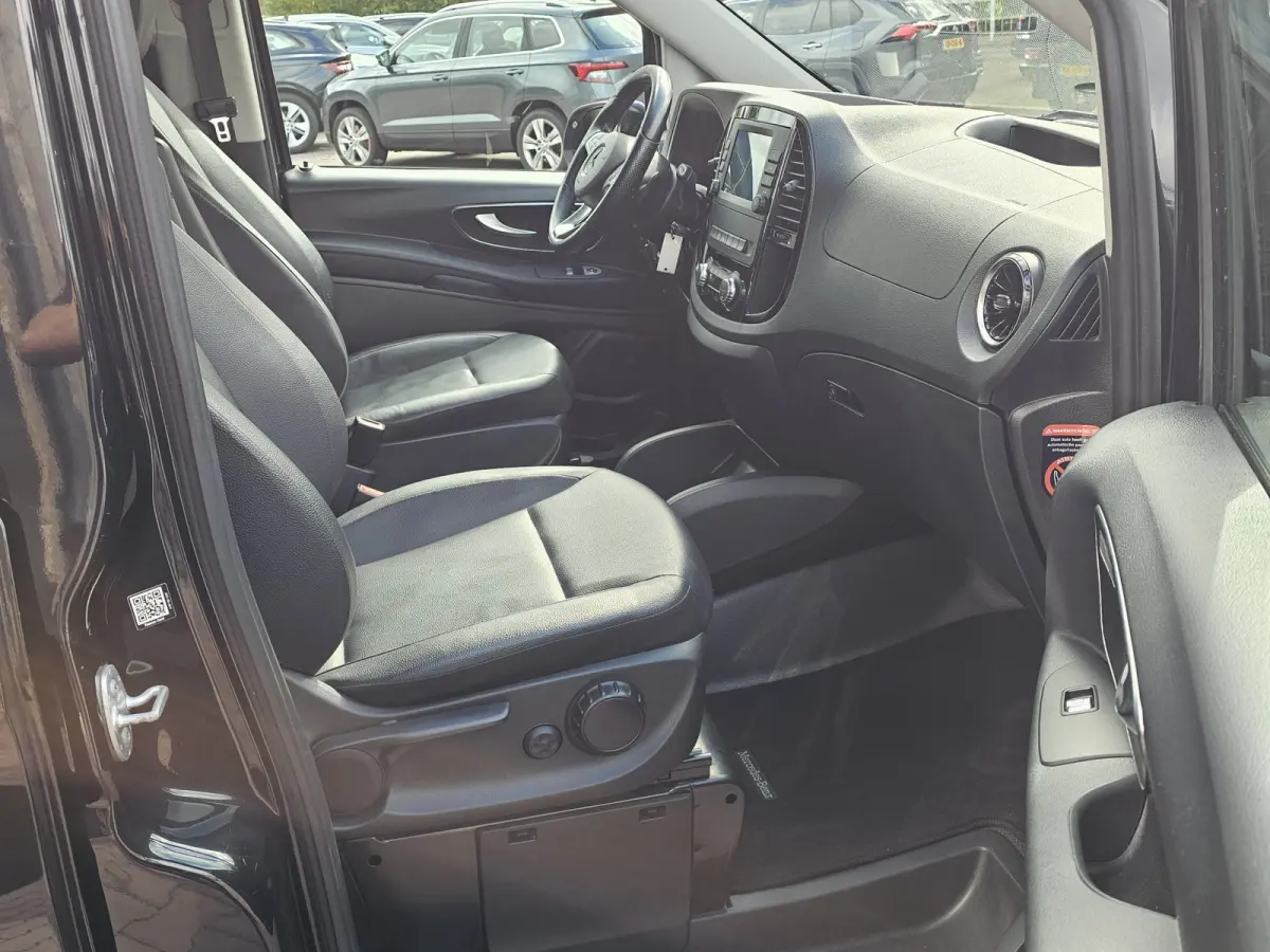 119 CDI Lang DC Sport | Automaat | LED | 2x schuifdeur | Trekhaak | Leder | Stoelverwarming | Navi | ACC | Achterdeuren |