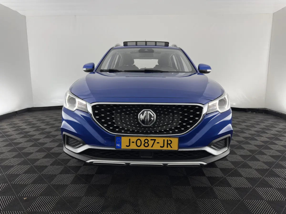 Luxury 45 kWh {SoH-87%} (INCL-BTW) Aut. *PANO | LEATHER | CCS-FASTLOADER | KEYLESS | NAVI-FULLMAP | ADAPTIVE-CRUISE | CAMERA | HEATED-SPORTSEATS | CARPLAY | BLINDSPOT | DAB | LANE-ASSIST | 1