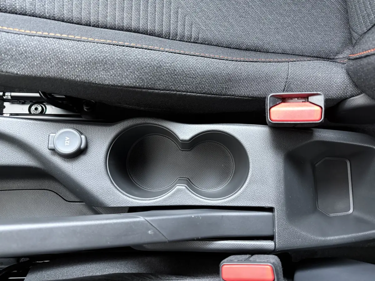 | Demo Deal | Business | 10" HD-touchscreen met PEUGEOT i-Connect® Advanced Navigatie | Donkere hemelbekleding | Extra getinte achterste zijruiten en achterruit