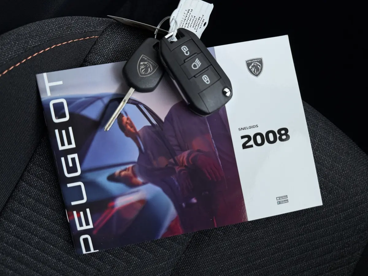 | Demo Deal | Business | 10" HD-touchscreen met PEUGEOT i-Connect® Advanced Navigatie | Donkere hemelbekleding | Extra getinte achterste zijruiten en achterruit