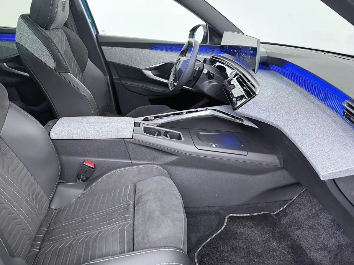 | Demo Deal | GT | Adaptieve cruise control met Stop&Go functie | Panoramisch schuifdak Pack | Verwarmbare voorstoelen