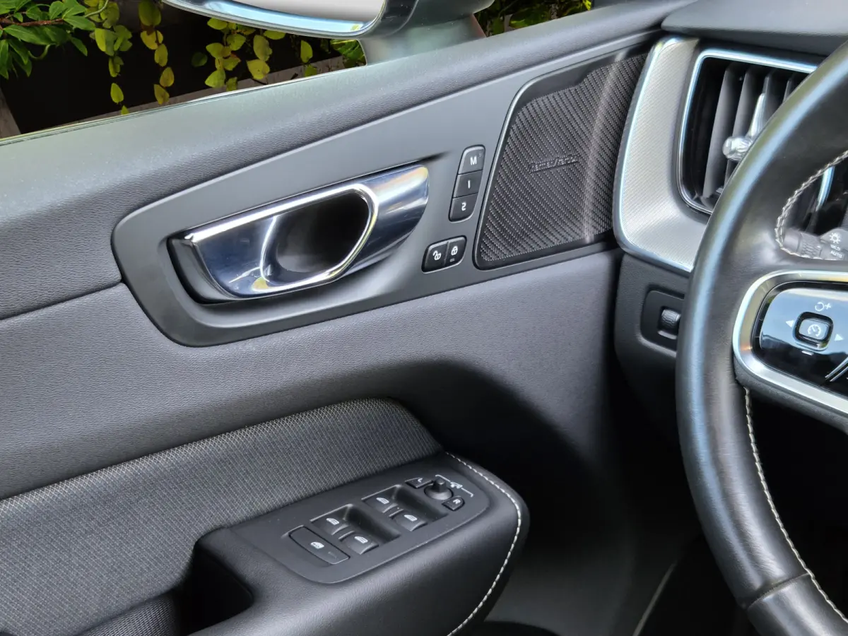 2.0 Recharge T6 AWD R-Design | Luchtvering | Pano | Memory | Pilot Assist | Harman/Kardon